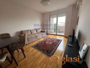 Trosoban stan u centru Novog Sada